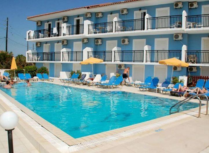 Hotel Britannia à Agrilia Extérieur photo