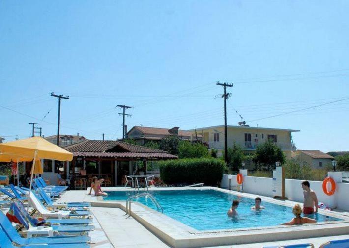 Hotel Britannia à Agrilia Extérieur photo